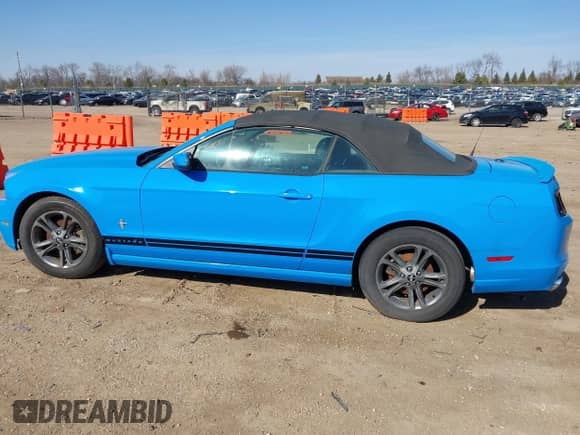 2014 Ford Mustang V6 с VIN 1ZVBP8EM9E5210585, выставлен на аукционе IAAI как лот 41815769 с пробегом Не указан миль и . История ставок и продаж доступна на DreamBid. Изображение 13.