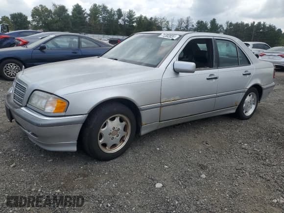 ✅ 1999 Mercedes-Benz C 230/260/280/320 • VIN: WDBHA29G9XA762824 • Lot: 71302034. Wystawiony na Copart z przebiegiem Nie podano. Bezpłatny archiwum sprzedaży aukcyjnych z USA i szczegółowy raport historii pojazdu na DreamBid. Zdjęcie 1.