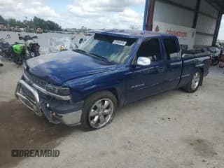✅ 2000 Chevrolet Silverado 1500 LS • VIN: 2GCEC19TXY1261135 • Лот: 82084345. Опубликован ранее на Copart с пробегом 116 051 миль. Бесплатный доступ к архиву аукционных продаж из США и подробный отчёт об истории автомобиля на DreamBid. Изображение 1.