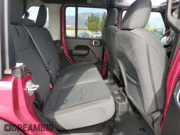 ✅ 2024 Jeep Wrangler Willys • VIN: 1C4RJXN65RW339180 • Lot: 42215245. Wystawiony na Copart z przebiegiem 3 235 mil. Bezpłatny archiwum sprzedaży aukcyjnych z USA i szczegółowy raport historii pojazdu na DreamBid. Zdjęcie 11.