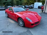 ✅ 2007 Ferrari 599 • VIN: ZFFFC60A870153007 • Лот: 87106644. Опубликован ранее на Copart с пробегом 13 264 миль. Бесплатный доступ к архиву аукционных продаж из США и подробный отчёт об истории автомобиля на DreamBid. Изображение 1.