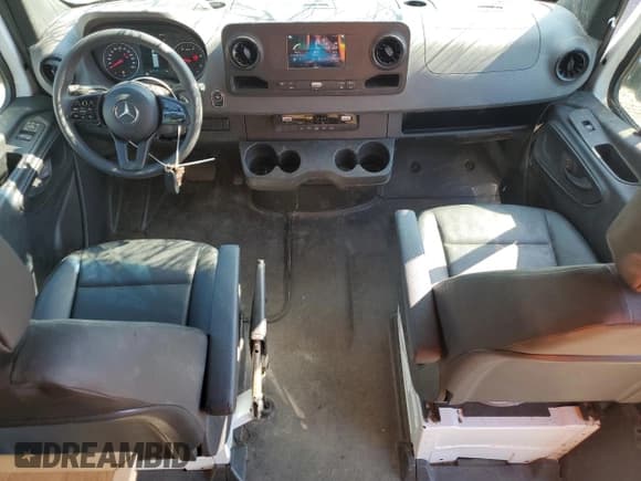 ✅ 2023 Mercedes-Benz Sprinter • VIN: W1Y4NBHY0PT147870 • Лот: 67999405. Опубликован ранее на Copart с пробегом 18 492 миль. Бесплатный доступ к архиву аукционных продаж из США и подробный отчёт об истории автомобиля на DreamBid. Изображение 8.