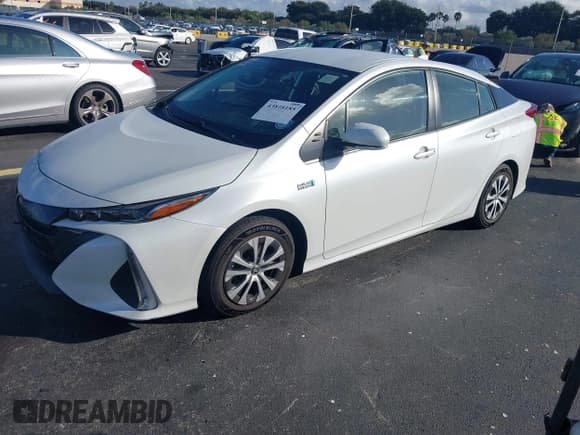 ✅ 2021 Toyota Prius XLE • VIN: JTDKAMFP2M3181138 • Lot: 43818185. Listed on IAAI with 103,925 mi. Free auction sales archive from the USA and detailed vehicle history report at DreamBid. Image 16.