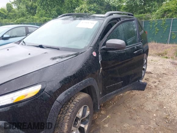 ✅ 2017 Jeep Cherokee Trailhawk L Plus • VIN: 1C4PJMBB3HW543353 • Lot: 42311248. Wystawiony na IAAI z przebiegiem 151 060 mil. Bezpłatny archiwum sprzedaży aukcyjnych z USA i szczegółowy raport historii pojazdu na DreamBid. Zdjęcie 6.