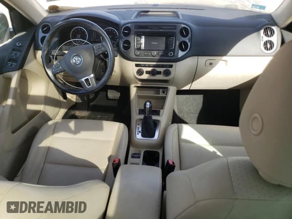 ✅ 2013 Volkswagen Tiguan SE • VIN: WVGAV7AX7DW018388 • Lot: 56188045. Wystawiony na Copart z przebiegiem 98 066 mil. Bezpłatny archiwum sprzedaży aukcyjnych z USA i szczegółowy raport historii pojazdu na DreamBid. Zdjęcie 8.