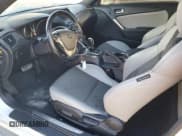 ✅ 2014 Hyundai Genesis Coupe R-Spec • VIN: KMHHT6KD0EU119935 • Lot: 89406735. Wystawiony na Copart z przebiegiem 151 424 mil. Bezpłatny archiwum sprzedaży aukcyjnych z USA i szczegółowy raport historii pojazdu na DreamBid. Zdjęcie 7.