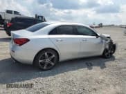 ✅ 2022 Mercedes-Benz A 220 • VIN: W1K3G4EB7NJ338402 • Lot: 69349645. Wystawiony na Copart z przebiegiem 51 922 mil. Bezpłatny archiwum sprzedaży aukcyjnych z USA i szczegółowy raport historii pojazdu na DreamBid. Zdjęcie 3.