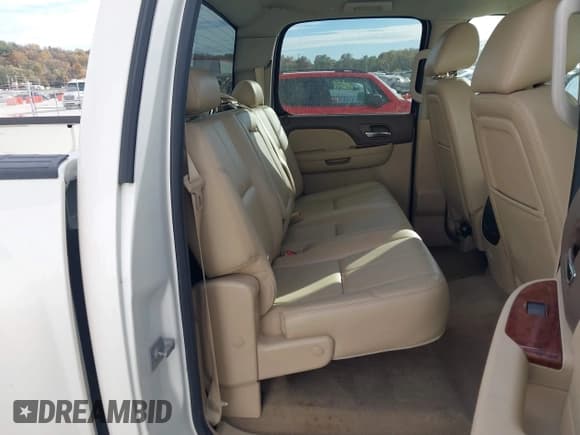 ✅ 2013 Chevrolet Silverado 1500 LTZ • VIN: 3GCPKTE79DG312531 • Lot: 43674519. Wystawiony na IAAI z przebiegiem 227 234 mil. Bezpłatny archiwum sprzedaży aukcyjnych z USA i szczegółowy raport historii pojazdu na DreamBid. Zdjęcie 8.