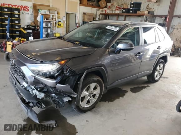 ✅ 2021 Toyota RAV4 XLE • VIN: 2T3W1RFV3MC171987 • Lot: 67007665. Wystawiony na Copart z przebiegiem 58 755 mil. Bezpłatny archiwum sprzedaży aukcyjnych z USA i szczegółowy raport historii pojazdu na DreamBid. Zdjęcie 1.