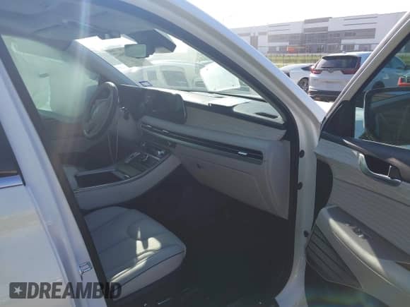 2025 Hyundai Palisade Calligraphy с VIN KM8R74GE2SU935197, выставлен на аукционе IAAI как лот 43286627 с пробегом 3 505 миль миль и . История ставок и продаж доступна на DreamBid. Изображение 5.