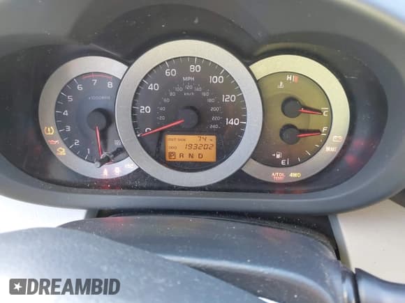 ✅ 2007 Toyota RAV4 Limited • VIN: JTMBK31V875026812 • Lot: 43611103. Wystawiony na IAAI z przebiegiem 193 202 mil. Bezpłatny archiwum sprzedaży aukcyjnych z USA i szczegółowy raport historii pojazdu na DreamBid. Zdjęcie 7.