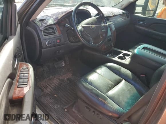 ✅ 2008 Chevrolet Silverado 2500HD 1LT • VIN: 1GCHC23638F112984 • Lot: 78577554. Wystawiony na Copart z przebiegiem 196 571 mil. Bezpłatny archiwum sprzedaży aukcyjnych z USA i szczegółowy raport historii pojazdu na DreamBid. Zdjęcie 8.