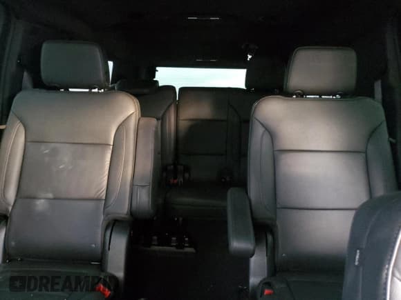 ✅ 2023 Chevrolet Suburban LT • VIN: 1GNSCCKD1PR555635 • Lot: 43834915. Wystawiony na Copart z przebiegiem 32 982 mil. Bezpłatny archiwum sprzedaży aukcyjnych z USA i szczegółowy raport historii pojazdu na DreamBid. Zdjęcie 10.