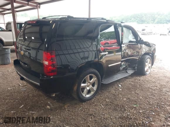 ✅ 2013 Chevrolet Tahoe LTZ • VIN: 1GNSCCE03DR122449 • Lot: 42860317. Listed on IAAI with 181,518 mi. Free auction sales archive from the USA and detailed vehicle history report at DreamBid. Image 4.
