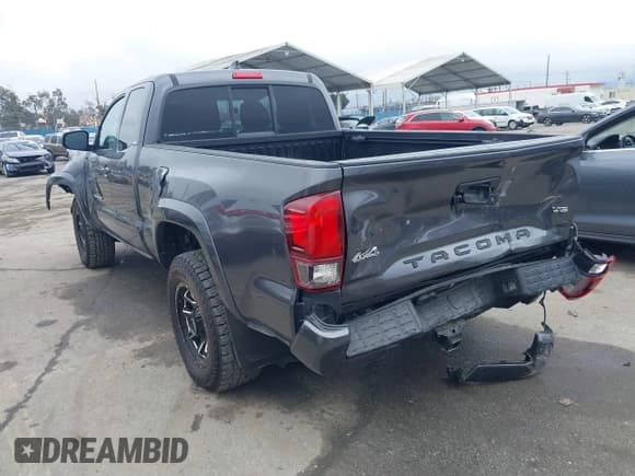 ✅ 2022 Toyota Tacoma SR • VIN: 3TYSZ5AN0NT079104 • Lot: 41516590. Wystawiony na IAAI z przebiegiem 22 203 mil. Bezpłatny archiwum sprzedaży aukcyjnych z USA i szczegółowy raport historii pojazdu na DreamBid. Zdjęcie 3.
