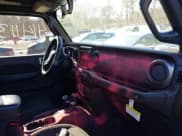 ✅ 2023 Jeep Wrangler • VIN: 1C4JJXN67PW621024 • Lot: 41411389. Wystawiony na IAAI z przebiegiem 21 306 mil. Bezpłatny archiwum sprzedaży aukcyjnych z USA i szczegółowy raport historii pojazdu na DreamBid. Zdjęcie 5.