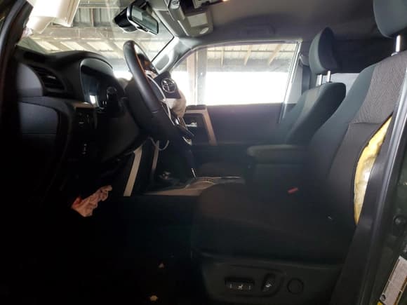 ✅ 2022 Toyota 4Runner Trail Special Edition • VIN: JTETU5JR2N5982826 • Лот: 43866785. Опубликован ранее на Copart с пробегом 42 701 миль. Бесплатный доступ к архиву аукционных продаж из США и подробный отчёт об истории автомобиля на DreamBid. Изображение 7.