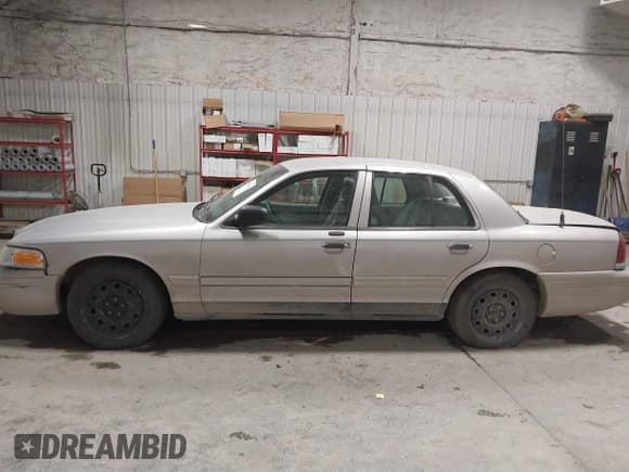 ✅ 2004 Ford Crown Victoria LX • VIN: 2FAFP74W44X137372 • Lot: 43576996. Listed on IAAI with 109,727 mi. Free auction sales archive from the USA and detailed vehicle history report at DreamBid. Image 14.