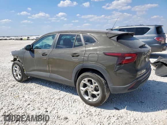 2024 Chevrolet Trax LS с VIN KL77LFE2XRC114759, выставлен на аукционе Copart как лот 85110195 с пробегом 43 627 миль миль и Списание • Salvage title. История ставок и продаж доступна на DreamBid. Изображение 2.