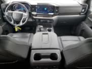 ✅ 2022 Chevrolet Silverado 1500 LT Trail Boss • VIN: 3GCUDFED8NG596000 • Lot: 71113755. Wystawiony na Copart z przebiegiem 14 037 mil. Bezpłatny archiwum sprzedaży aukcyjnych z USA i szczegółowy raport historii pojazdu na DreamBid. Zdjęcie 8.