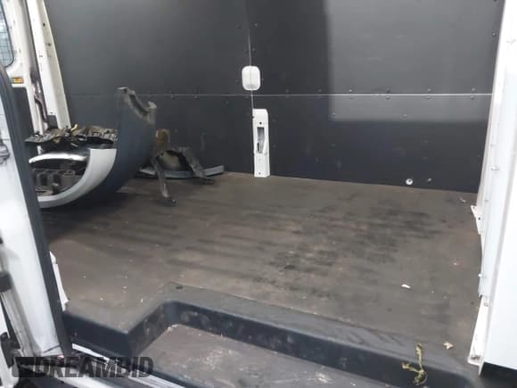 ✅ 2015 Ford Transit Cargo • VIN: 1FTSW2CM6FKA81973 • Lot: 43839496. Listed on IAAI with 115,336 mi. Free auction sales archive from the USA and detailed vehicle history report at DreamBid. Image 8.