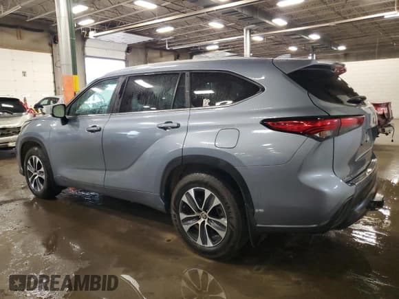 ✅ 2023 Toyota Highlander Hybrid XLE • VIN: 5TDKBRCH8PS115963 • Lot: 80468055. Listed on Copart with 42,562 mi. Free auction sales archive from the USA and detailed vehicle history report at DreamBid. Image 2.