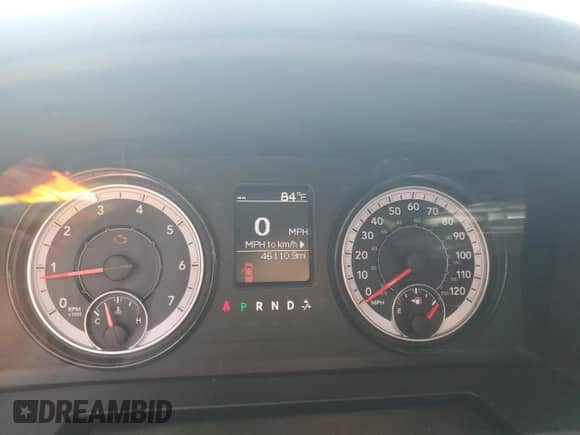 2024 Ram 1500 SLT z VIN 1C6RR6GG5RS137284, wystawiony jako Copart lot #84012535 z przebiegiem 46 110 mil mil oraz Czysty tytuł • Clean title. Historia ofert i sprzedaży dostępna na DreamBid. Obrazek 9.