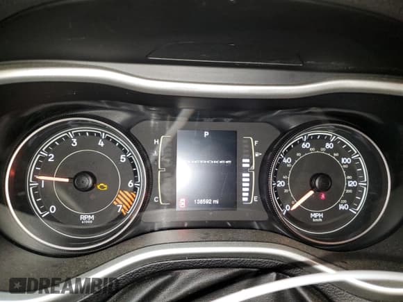 ✅ 2014 Jeep Cherokee Latitude • VIN: 1C4PJMCB2EW186144 • Lot: 57420915. Wystawiony na Copart z przebiegiem 138 592 mil. Bezpłatny archiwum sprzedaży aukcyjnych z USA i szczegółowy raport historii pojazdu na DreamBid. Zdjęcie 9.