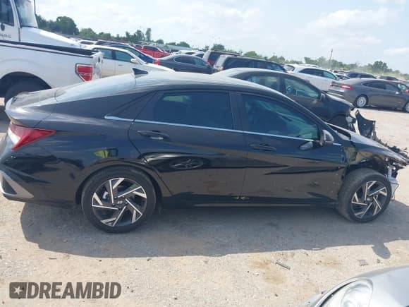 ✅ 2025 Hyundai Elantra Limited • VIN: KMHLP4DGXSU964944 • Lot: 43139973. Wystawiony na IAAI z przebiegiem 1 833 mil. Bezpłatny archiwum sprzedaży aukcyjnych z USA i szczegółowy raport historii pojazdu na DreamBid. Zdjęcie 13.