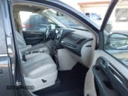 ✅ 2011 Chrysler Town & Country Touring L • VIN: 2A4RR8DG0BR676373 • Lot: 43330952. Wystawiony na IAAI z przebiegiem 142 601 mil. Bezpłatny archiwum sprzedaży aukcyjnych z USA i szczegółowy raport historii pojazdu na DreamBid. Zdjęcie 5.