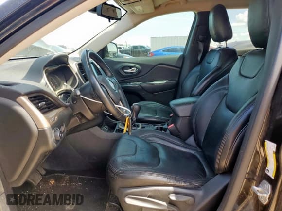 ✅ 2015 Jeep Cherokee Latitude • VIN: 1C4PJLCBXFW530928 • Лот: 69195285. Опубликован ранее на Copart с пробегом 121 180 миль. Бесплатный доступ к архиву аукционных продаж из США и подробный отчёт об истории автомобиля на DreamBid. Изображение 7.