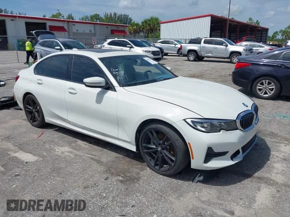 ✅ 2022 BMW 3 Series 330i • VIN: 3MW5R1J09N8C29531 • Lot: 43074092. Wystawiony na IAAI z przebiegiem 39 427 mil. Bezpłatny archiwum sprzedaży aukcyjnych z USA i szczegółowy raport historii pojazdu na DreamBid. Zdjęcie 1.