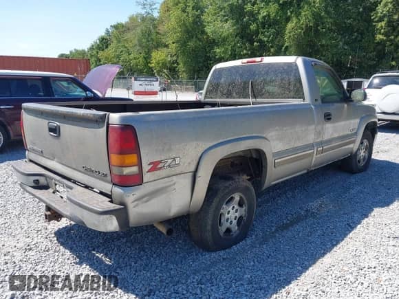 2002 Chevrolet Silverado 1500 LS with VIN 1GCEK14T52Z230125, listed as a IAAI auction lot 43144958 with 143,167 mi miles and . Bid and sale history available at DreamBid. Image 6.