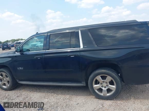 ✅ 2015 Chevrolet Suburban LT • VIN: 1GNSCJKC9FR642998 • Lot: 42974595. Wystawiony na IAAI z przebiegiem 358 414 mil. Bezpłatny archiwum sprzedaży aukcyjnych z USA i szczegółowy raport historii pojazdu na DreamBid. Zdjęcie 14.