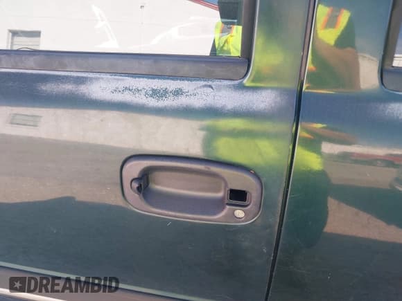 ✅ 2004 Chevrolet Suburban LT • VIN: 1GNEC16Z74J201779 • Лот: 41455901. Опубликован ранее на IAAI с пробегом Не указан. Бесплатный доступ к архиву аукционных продаж из США и подробный отчёт об истории автомобиля на DreamBid. Изображение 15.