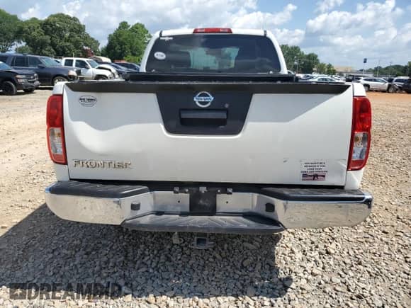 2015 Nissan Frontier S z VIN 1N6BD0CT0FN768458, wystawiony jako Copart lot #64668365 z przebiegiem 186 383 mil mil oraz Szkoda całkowita • Salvage title. Historia ofert i sprzedaży dostępna na DreamBid. Obrazek 6.