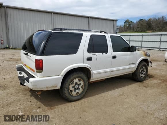 ✅ 2005 Chevrolet Blazer LS • VIN: 1GNDT13X35K111281 • Lot: 50755405. Wystawiony na Copart z przebiegiem Nie podano. Bezpłatny archiwum sprzedaży aukcyjnych z USA i szczegółowy raport historii pojazdu na DreamBid. Zdjęcie 3.