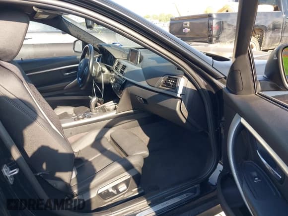 ✅ 2018 BMW 3 Series 330i • VIN: WBA8B9G58JNU97433 • Лот: 42082519. Опубликован ранее на IAAI с пробегом 64 803 миль. Бесплатный доступ к архиву аукционных продаж из США и подробный отчёт об истории автомобиля на DreamBid. Изображение 5.