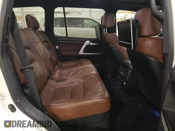 ✅ 2016 Toyota Land Cruiser • VIN: JTMCY7AJ8G4043932 • Lot: 44205405. Listed on Copart with 121,786 mi. Free auction sales archive from the USA and detailed vehicle history report at DreamBid. Image 11.