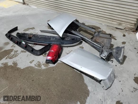 ✅ 2015 Chevrolet Suburban LTZ • VIN: 1GNSKKKC4FR264534 • Лот: 87235065. Опубликован ранее на Copart с пробегом 139 001 миль. Бесплатный доступ к архиву аукционных продаж из США и подробный отчёт об истории автомобиля на DreamBid. Изображение 13.