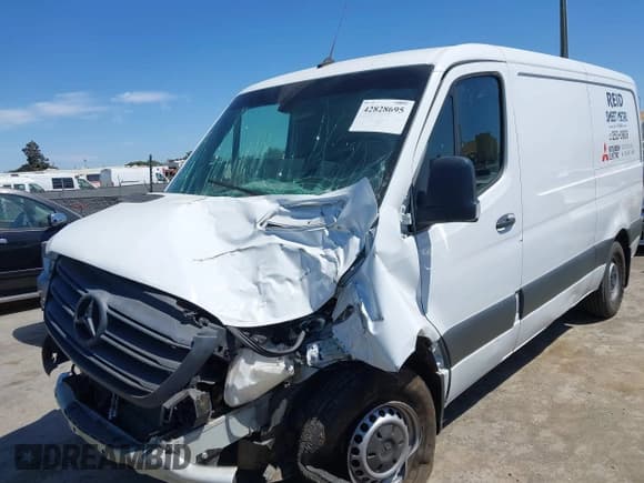 ✅ 2023 Mercedes-Benz Sprinter Cargo • VIN: W1Y40BHY1PT125553 • Лот: 42828695. Опубликован ранее на IAAI с пробегом 52 209 миль. Бесплатный доступ к архиву аукционных продаж из США и подробный отчёт об истории автомобиля на DreamBid. Изображение 2.