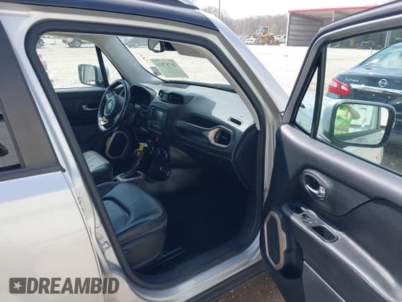 ✅ 2016 Jeep Renegade Limited • VIN: ZACCJADT1GPC66510 • Lot: 41787935. Listed on IAAI with 133,089 mi. Free auction sales archive from the USA and detailed vehicle history report at DreamBid. Image 5.