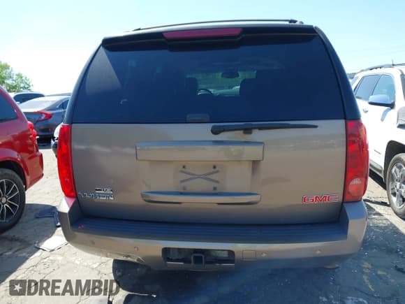 ✅ 2007 GMC Yukon SLE • VIN: 1GKFC13047R246403 • Lot: 42000214. Listed on IAAI with 302,455 mi. Free auction sales archive from the USA and detailed vehicle history report at DreamBid. Image 16.