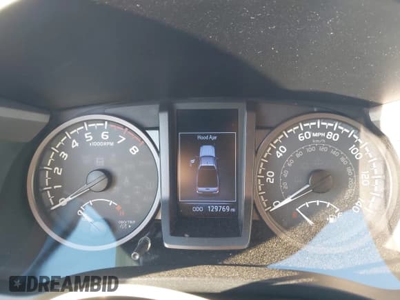 ✅ 2018 Toyota Tacoma SR5 • VIN: 5TFRZ5CN2JX055317 • Lot: 43502178. Wystawiony na IAAI z przebiegiem 129 769 mil. Bezpłatny archiwum sprzedaży aukcyjnych z USA i szczegółowy raport historii pojazdu na DreamBid. Zdjęcie 7.