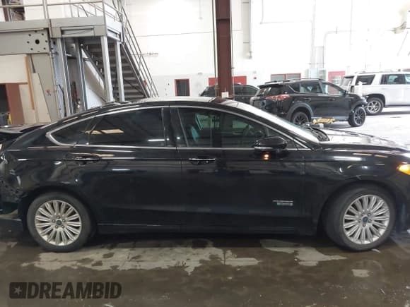 ✅ 2016 Ford Fusion SE Luxury • VIN: 3FA6P0PU8GR304711 • Lot: 42384712. Wystawiony na IAAI z przebiegiem 145 400 mil. Bezpłatny archiwum sprzedaży aukcyjnych z USA i szczegółowy raport historii pojazdu na DreamBid. Zdjęcie 13.