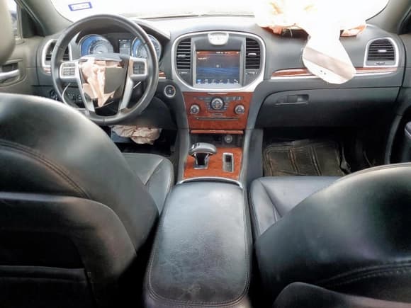 ✅ 2013 Chrysler 300 • VIN: 2C3CCAAG3DH647861 • Lot: 67792215. Listed on Copart with 66,499 mi. Free auction sales archive from the USA and detailed vehicle history report at DreamBid. Image 8.