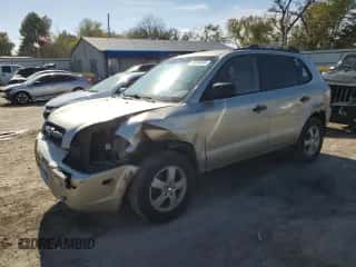 2006 Hyundai Tucson GL z VIN KM8JM12B46U274229, wystawiony jako Copart lot #80308274 z przebiegiem 288 335 mil mil oraz Szkoda całkowita • Salvage title. Historia ofert i sprzedaży dostępna na DreamBid. Obrazek 1.