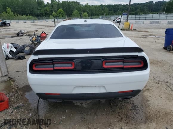 ✅ 2020 Dodge Challenger R/T 50th Anniversary • VIN: 2C3CDZBT1LH210608 • Lot: 64180975. Wystawiony na Copart z przebiegiem 28 120 mil. Bezpłatny archiwum sprzedaży aukcyjnych z USA i szczegółowy raport historii pojazdu na DreamBid. Zdjęcie 6.