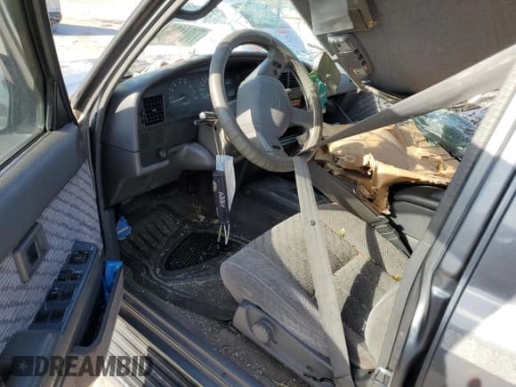 ✅ 1994 Toyota 4Runner • VIN: JT3VN29V3R0035229 • Lot: 77041964. Wystawiony na Copart z przebiegiem 260 543 mil. Bezpłatny archiwum sprzedaży aukcyjnych z USA i szczegółowy raport historii pojazdu na DreamBid. Zdjęcie 8.