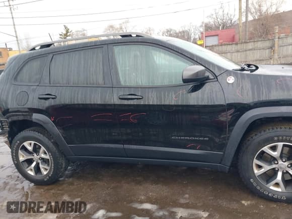 ✅ 2017 Jeep Cherokee Trailhawk L Plus • VIN: 1C4PJMBB9HW551506 • Лот: 41650841. Опубликован ранее на IAAI с пробегом 51 273 миль. Бесплатный доступ к архиву аукционных продаж из США и подробный отчёт об истории автомобиля на DreamBid. Изображение 14.